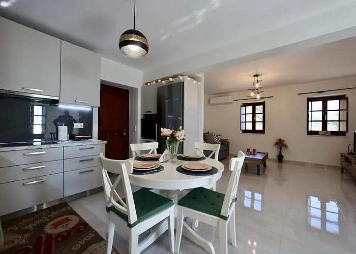 בית נופש Sunset View Stone House, Mani *