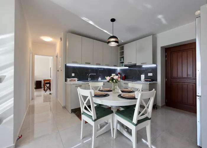 Sunset View Stone House, Mani בית נופש