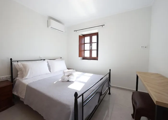 Sunset View Stone House, Mani בית נופש אראופוליס