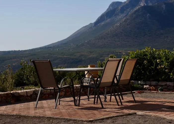 Sunset View Stone House, Mani בית נופש אראופוליס